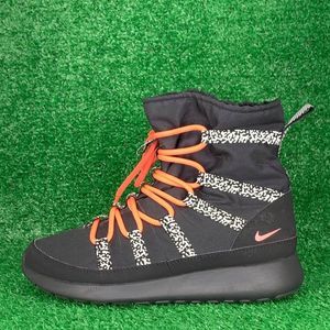 Nike Women’s RosheRun Sneaker Boots Hyper Punch Sz 6Y (7.5)